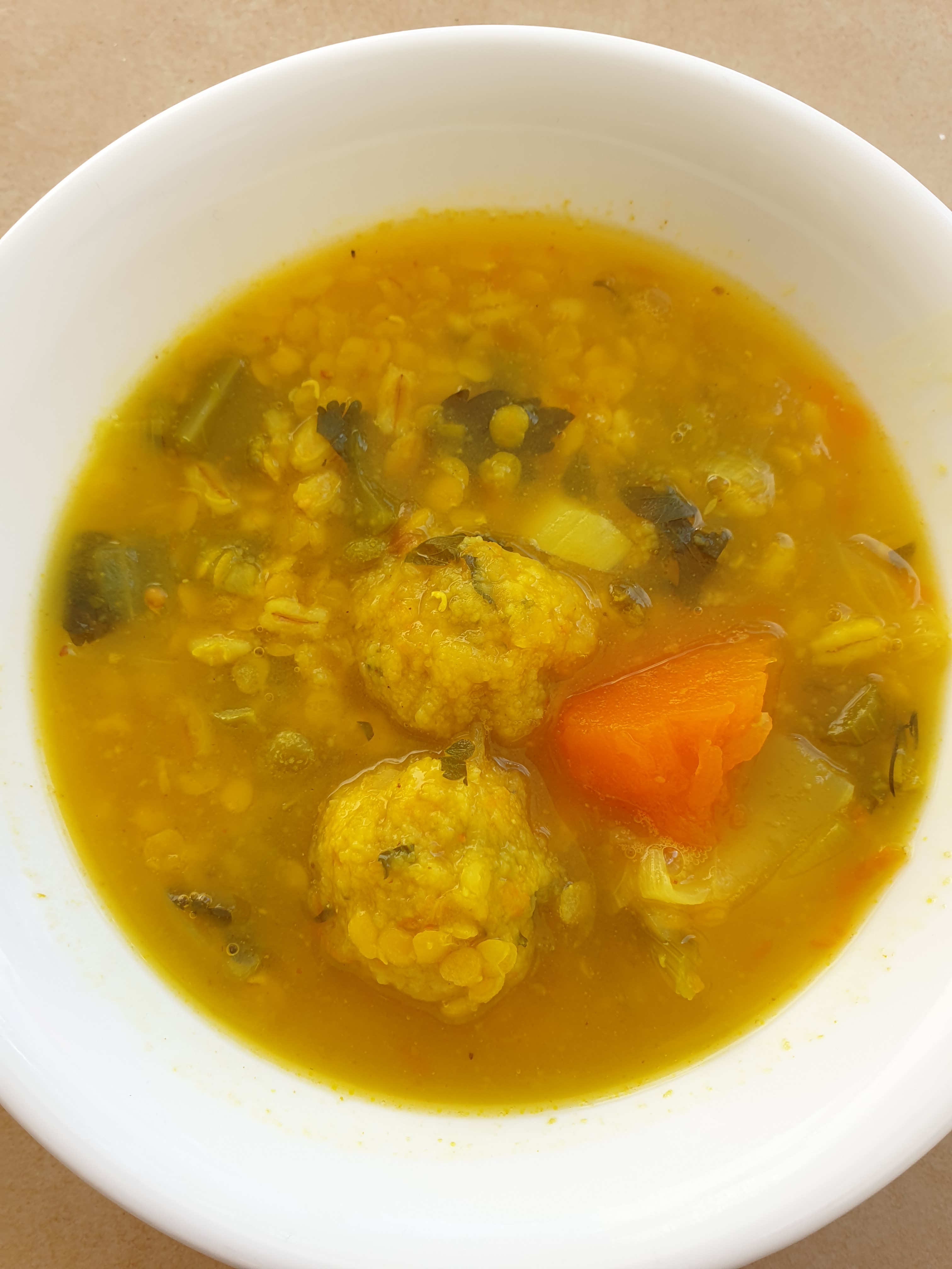 מרק קציצות סולת חלומי בסגנון הודי